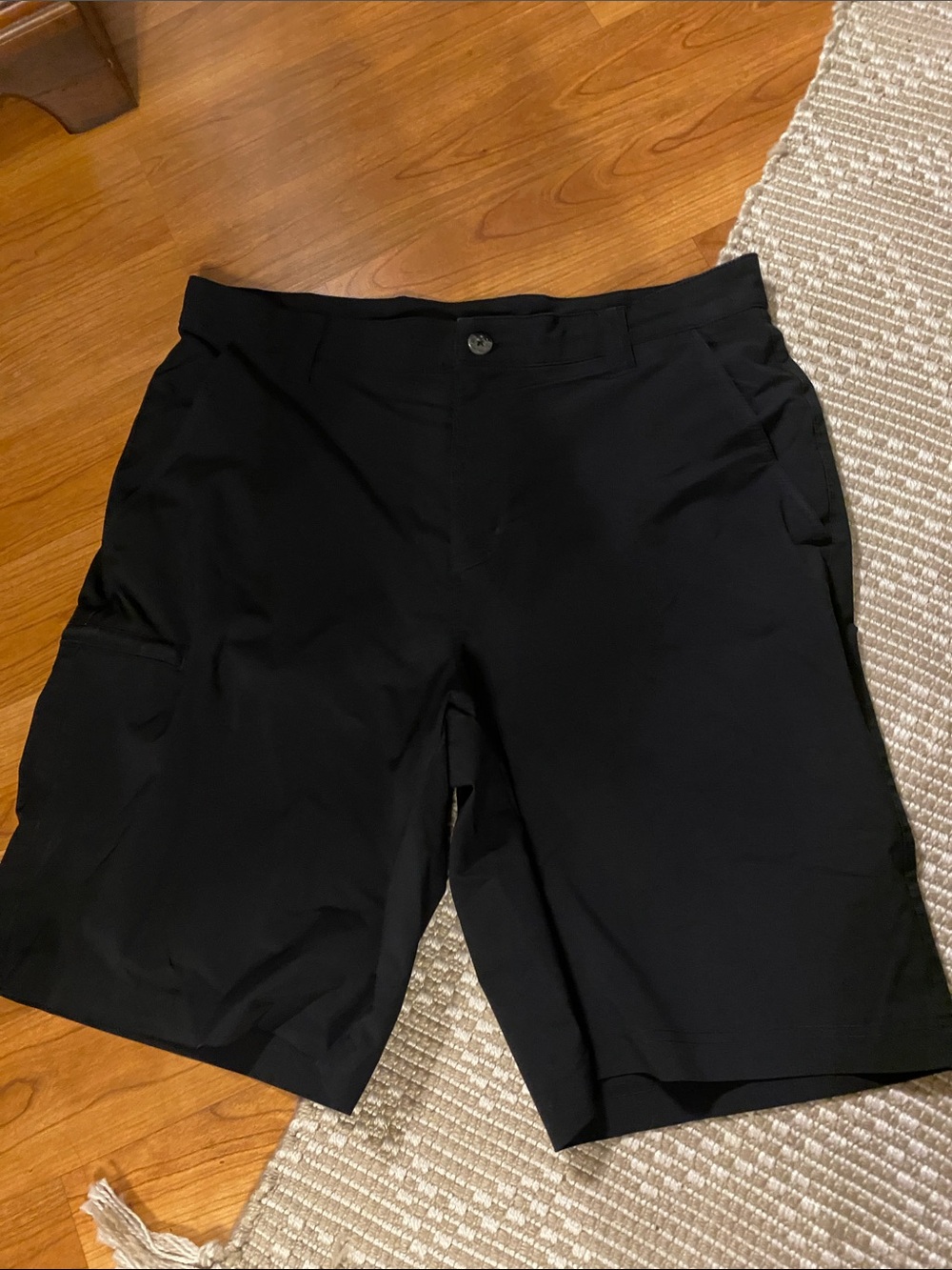 COLUMBIA Men's Black Performance Shorts 34